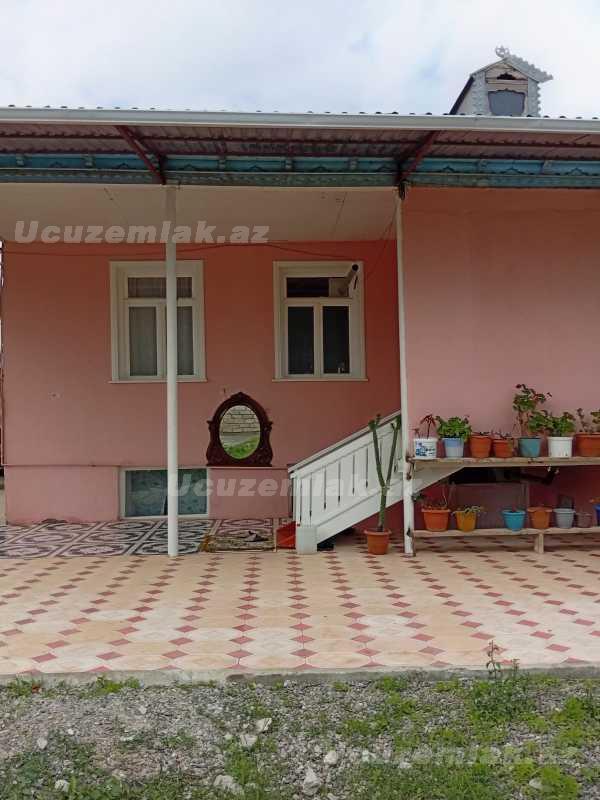 kiraye-ayliq-3-otaqli-heyet-evi-villa-gence-gence-seheri-bala-bagman